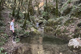 Visita guiada privada às cachoeiras na floresta em Borgo Incantato