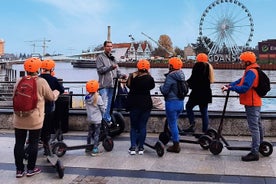 Verftet Solidarność guidet tur med elektrisk scooter