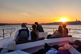 Bosphorus Sunset Cruise on Deluxe Yacht in Istanbul 