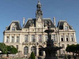 Photo of Bordeaux aerial panoramic view. Bordeaux is a port city on the Garonne river in Southwestern France.