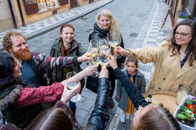 Tour gastronómico y de bebidas en Praga de noche