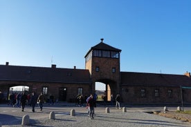 Fra Warszawa Auschwitz og Krakow en dagstur med tog med henting og avkjøring