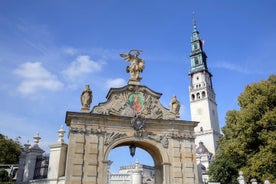 Excursión de un día desde Cracovia al Castillo Pieskowa Skala y Czestochowa para ver la "Virgen Negra"