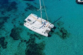 Sigldu Aþenu strandlengjuna á Catamaran