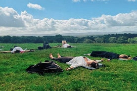 Yoga, skovbadning og fourageringsdag nær Brighton