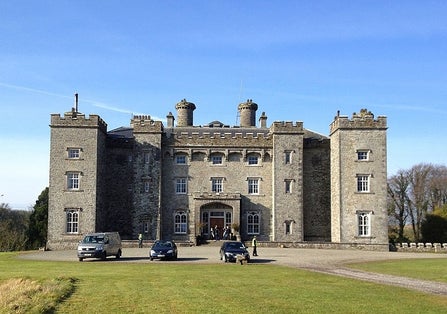 photo of view of Slane Castle, Slane, Irland.