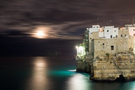 2 Stunden nächtliche Bootstour zu den Höhlen von Polignano A Mare