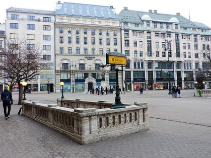 photo of Vörösmarty tér .