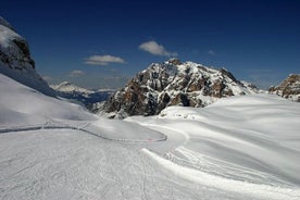 Cortina d'Ampezzo的Dolomiti和第一次世界大战滑雪之旅