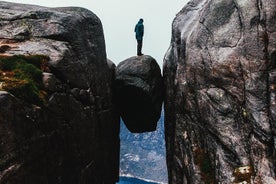 Guided hike to Kjerag and Kjeragbolten