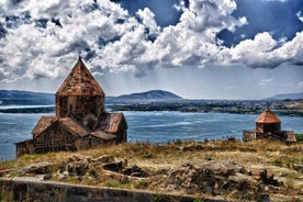 Visite de groupe: Tsaghkadzor (Kecharis, téléphérique), lac Sevan, barbecue à la truite