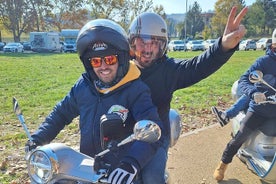 Langhe Mat- och vintur på en elektrisk Vespa i Barolo