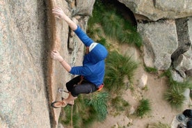 Arrampicata su roccia nel Parco Nazionale di Madrid con trasporto