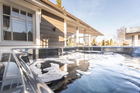 Villa Einola- modern rivercottage with jacuzzi