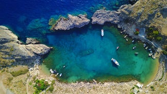 Photo of panoramic aerial view of Lindos bay, village and Acropolis, Rhodes, Greece.