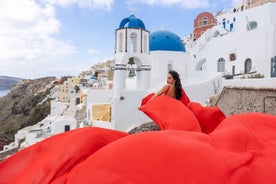 Santorini Flying Dress myndataka með faglegum ljósmyndara