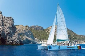 Catamaran skemmtisigling frá Port d'Alcudia með hádegisverð og sundstopp