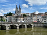mittelgroßes Auto-Vermietung in Niort