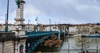 A trip to admire the beautiful scenery of the Rhône valley (port-to-port cruise)