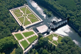 Excursão diurna aos castelos de Chenonceau, Chambord e cavernas Ambacia saindo de Tours/Amboise