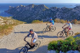 Visite en vélo électrique dans trois calanques au départ de Marseille