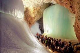 Grotte di ghiaccio, cascate e miniere di sale: tour privato da Salisburgo