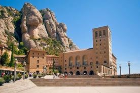 Tour di Barcellona e Montserrat con biglietto salta la fila per il Parco Güell