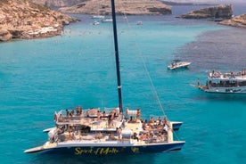 Comino: Blue Lagoon Catamaran Cruise with Lunch and Open Bar