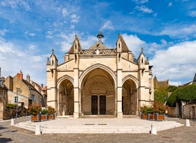 Photo of panoramic view of the city of Clermont-Ferrand with its cathedral, France.