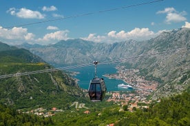 Paseo en teleférico, degustación de comida en Njegusi y el casco antiguo de Kotor