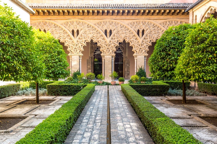 moorish garden of aljaferia alcazar of Zaragoza Spain.jpg