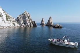 Escursione Guidata in Barca Lungo la Riviera del Conero