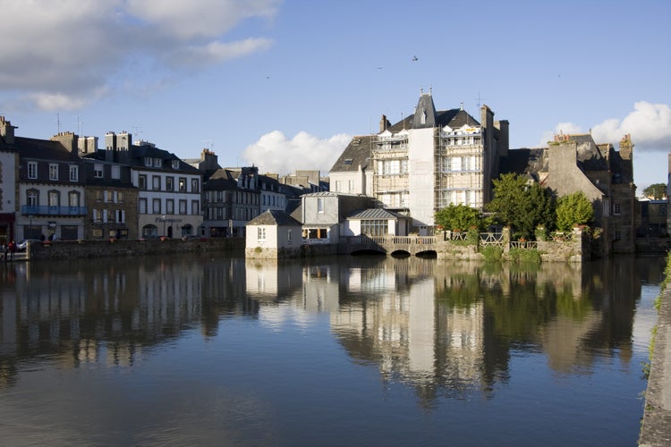 photo of view of view of the city of landerneau.