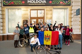 Tour privato di mezza giornata a Chisinau in bici con guida locale