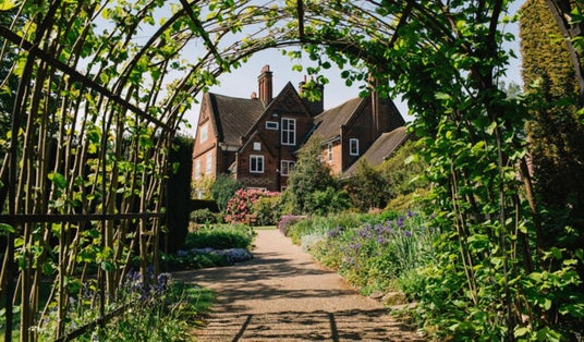Photo of Winterbourne botanic garden, Birmingham, England.