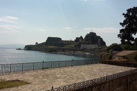 Vedi la città di Corfù come un locale! A piedi o in bici