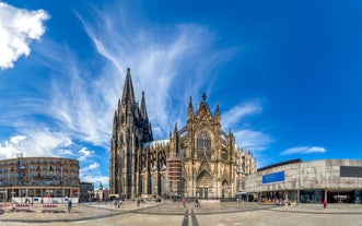 Photo of panorama of New City Hall in Hannover in a beautiful summer day, Germany.