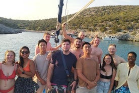 Excursão privada de barco ao pôr do sol de 3 horas com jantar em Bodrum