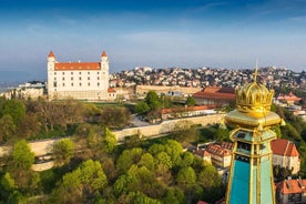 Bratislava: Guided Walking Tour with Castle Entry Ticket