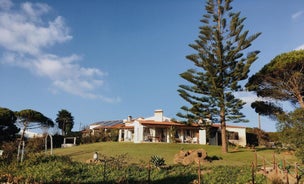 Ericeira Villa Hostel and Suites