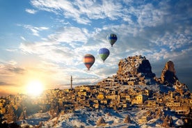 Istanbul naar Cappadocië 2-daagse tour met gids, vluchten en hotels