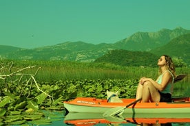 Aventura de alquiler de kayak por el lago Skadar desde Virpazar