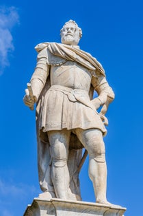 Statue of Ferdinando I de' Medici, Grand Duke of Tuscany on top of the Monument of the Four Moors in Livorno, Tuscany, Italy, 1626 statue commemorationg his victories over the Ottomans.