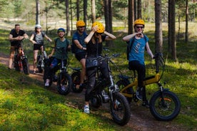 Guidad ebike-tur på skogsvägar och stigar nära Riga