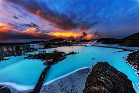 Baignade unique dans une source thermale islandaise au Blue Lagoon