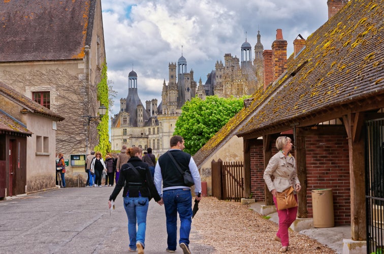 Tourists going to Chateau de Chambord palace in Eure et Loir department of Loire valley region, France.jpg