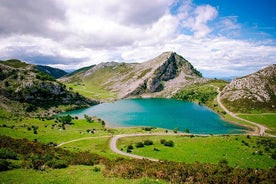 Meren van Covadonga, Sanctuary en Cangas de Onís vanuit Santander