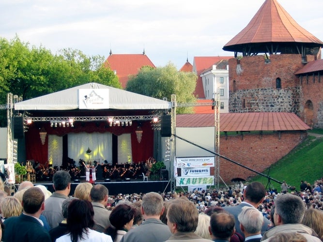 Opera_at_the_Kaunas_Castle.jpg