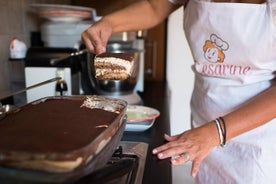 Corso privato di pizza e tiramisù a casa di Cesarina con degustazione ad Assisi