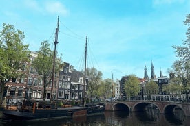 Private Historical Highlights Walking Tour, local Dutch guide